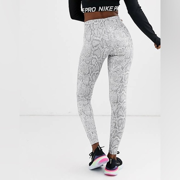 Nike x REVOLVE White Snake Print High Waist Zip Front Leggings SZ Medium - Picture 3 of 15